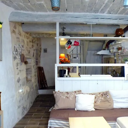 בית נופש Atypical House - Well Decorated